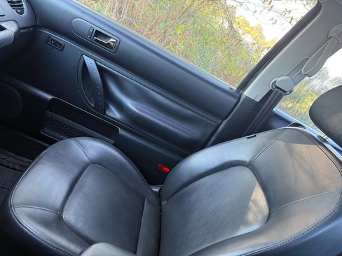 Used 2009 Volkswagen Beetle S image 23