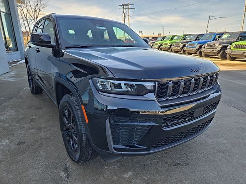 New 2026 Jeep Grand Cherokee Altitude AWD/4WD image 15