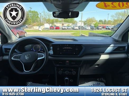 Used 2024 Volkswagen Taos SE FWD image 9