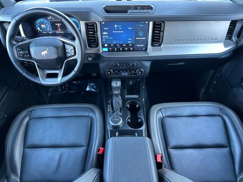 Used 2025 Ford Bronco Outer Banks image 15