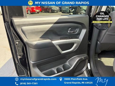Used 2024 Nissan Titan SV w/ SV Convenience Package image 10