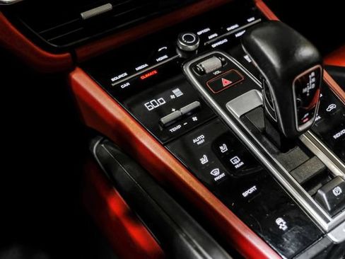Used 2019 Porsche Cayenne AWD/4WD image 29