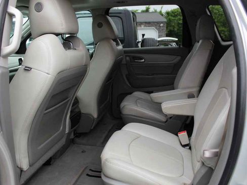 Used 2017 Chevrolet Traverse LT FWD image 26