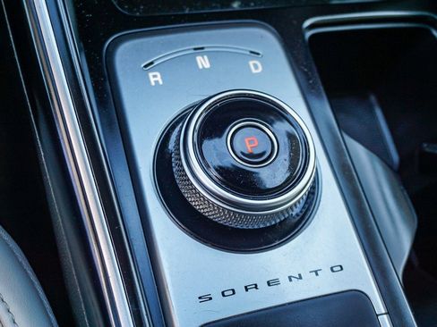 Used 2021 Kia Sorento S image 23