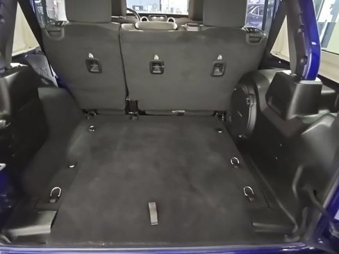 Used 2019 Jeep Wrangler Unlimited Sahara w/ Uconnect 4C Nav & Sound Group AWD/4WD image 30