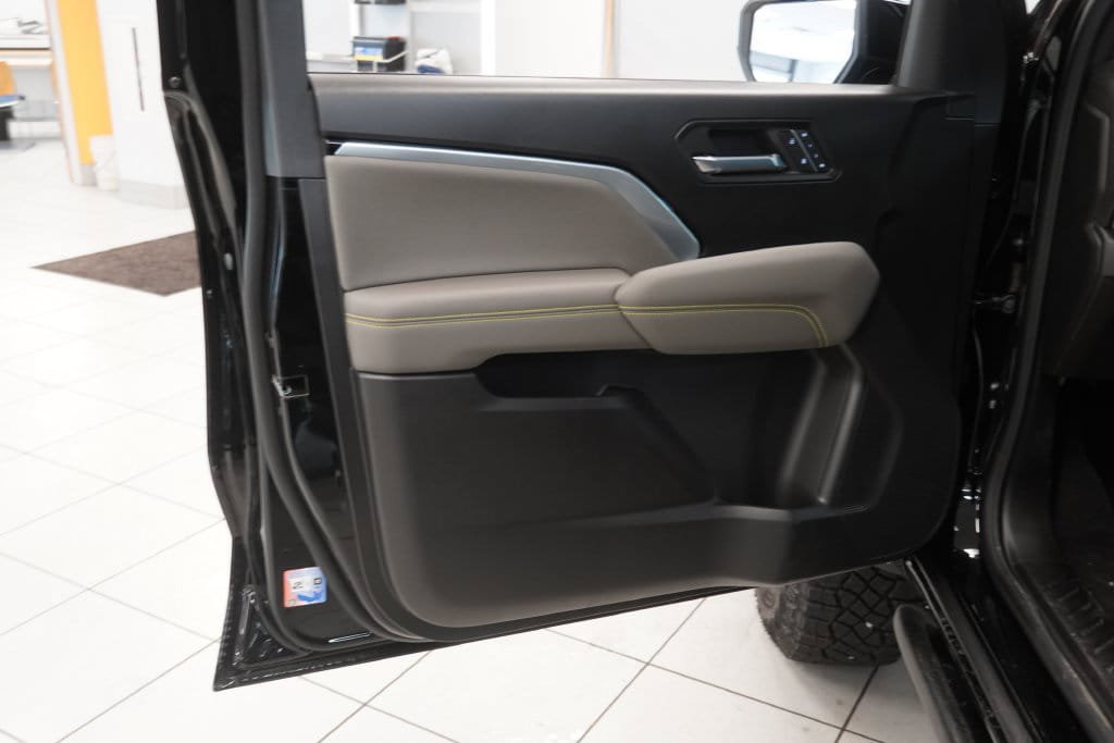 New 2026 Chevrolet Colorado ZR2 w/ Technology Package AWD/4WD image 6