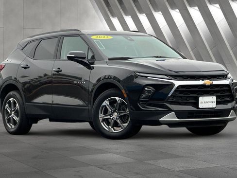 Used 2023 Chevrolet Blazer LT image 2