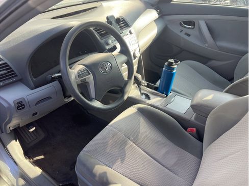 Used 2010 Toyota Camry LE image 6