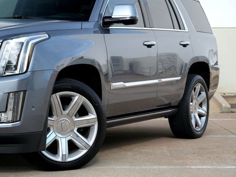 Used 2019 Cadillac Escalade Premium Luxury AWD/4WD image 23