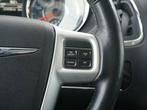 Used 2014 Chrysler Town & Country Touring-L w/ Driver Convenience Group image 22