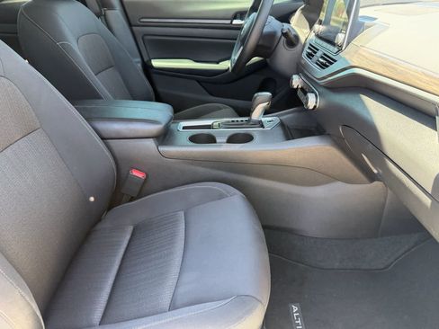 Certified 2025 Nissan Altima 2.5 SV FWD image 12