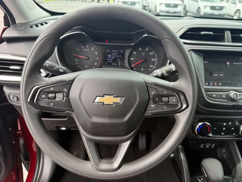 Used 2023 Chevrolet TrailBlazer LT FWD image 23