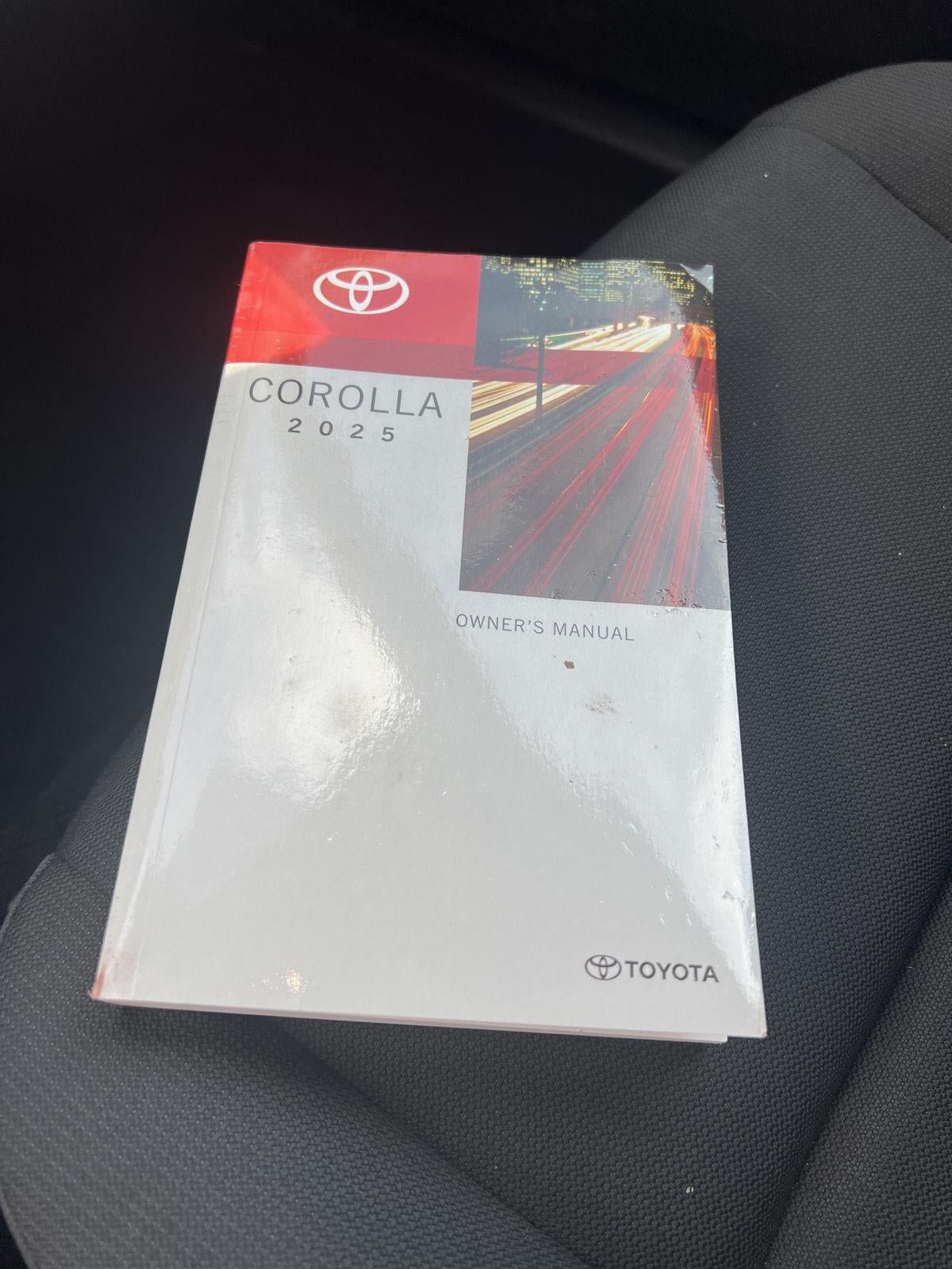 Used 2025 Toyota Corolla LE FWD image 14