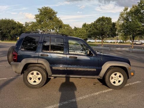 Used 2007 Jeep Liberty Sport AWD/4WD image 10