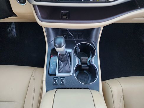 Used 2018 Toyota Highlander XLE image 35