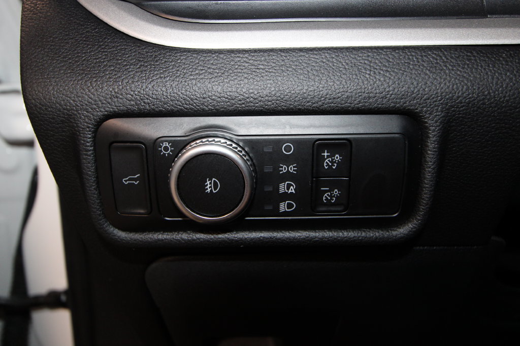 Used 2023 Ford Explorer XLT w/ Equipment Group 202A AWD/4WD image 9