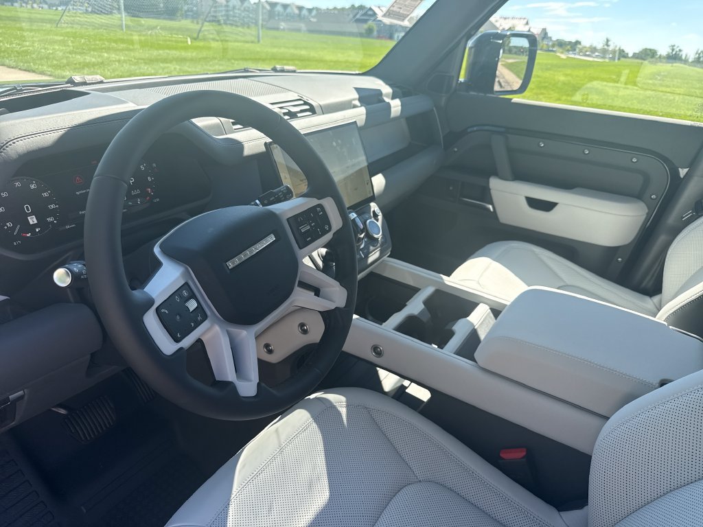 New 2026 Land Rover Defender 110 X-Dynamic SE AWD/4WD image 11