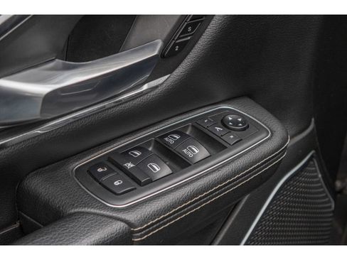 Used 2019 RAM 1500 Laramie AWD/4WD image 19