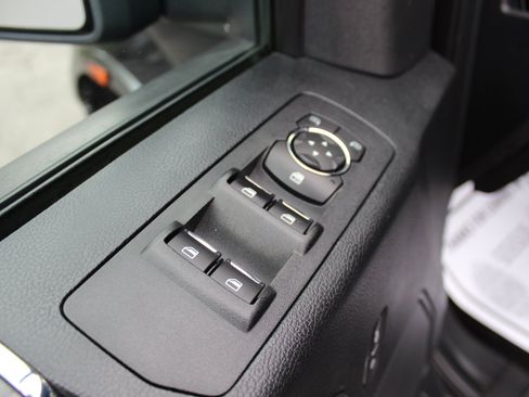 Used 2018 Ford F150 XLT w/ Equipment Group 302A Luxury AWD/4WD image 15