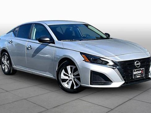 Certified 2024 Nissan Altima 2.5 S FWD image 3