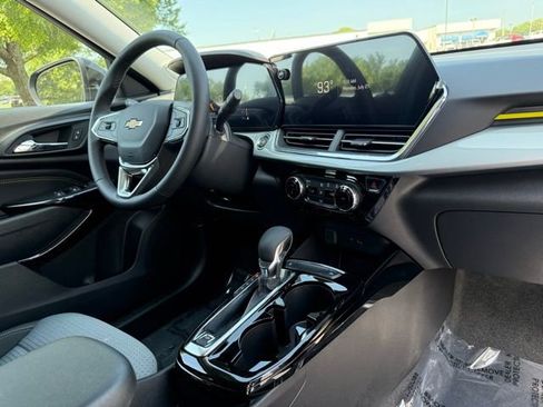 New 2025 Chevrolet Trax LT w/ Driver Confidence Package FWD image 12