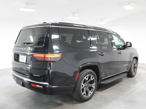 Used 2024 Jeep Wagoneer Series III image 9