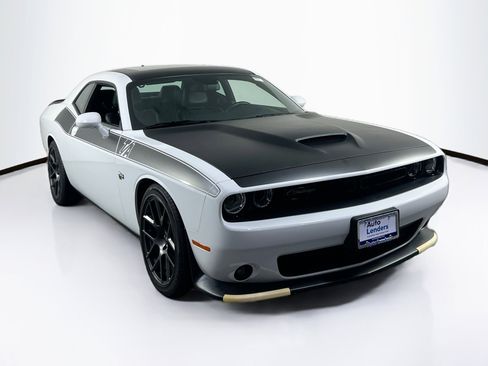 Used 2019 Dodge Challenger R/T w/ T/A Package image 3