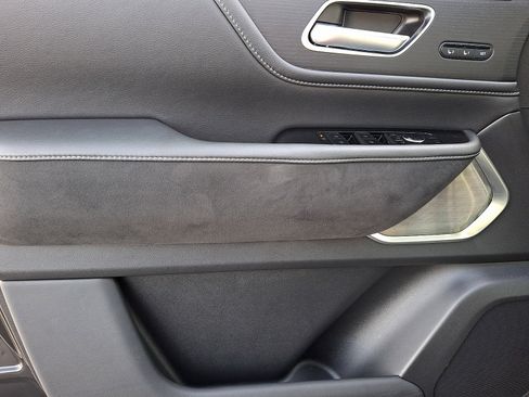 Certified 2025 INFINITI QX80 Sensory image 12