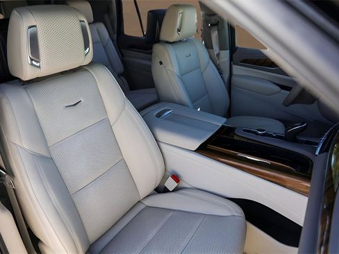 Certified 2024 Cadillac Escalade Premium Luxury Platinum w/ Heavy-Duty Trailer Package image 24