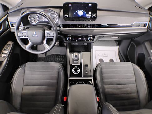 Used 2023 Mitsubishi Outlander SE image 76