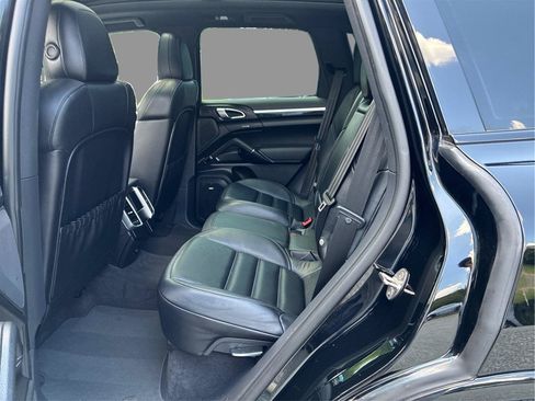 Used 2017 Porsche Cayenne S Platinum w/ Premium Package (PJW) AWD/4WD image 13