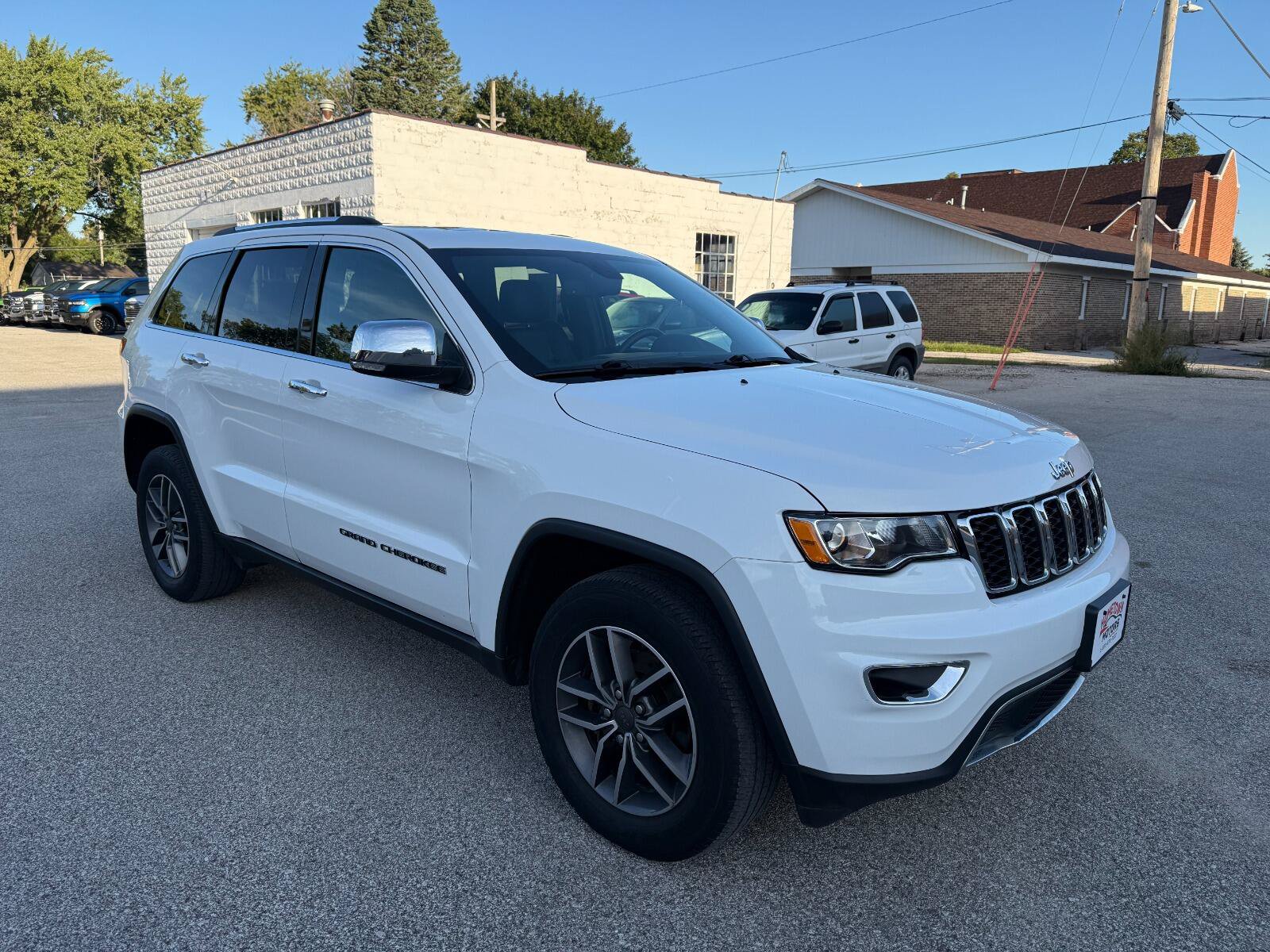Used 2019 Jeep Grand Cherokee Limited AWD/4WD image 3