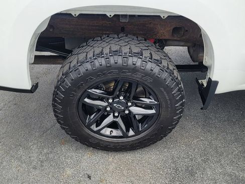 Used 2021 Chevrolet Silverado 1500 Custom Trail Boss AWD/4WD image 12