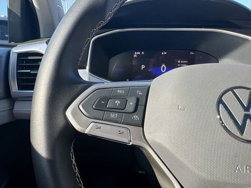 Used 2025 Volkswagen Taos SE w/ Panoramic Sunroof Package image 24