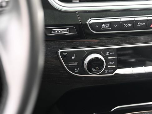 Used 2019 Audi Q7 3.0T Premium Plus w/ Premium Plus Package AWD/4WD image 29