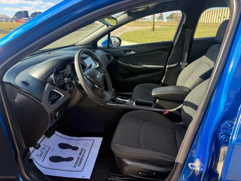Used 2017 Chevrolet Cruze LT image 17
