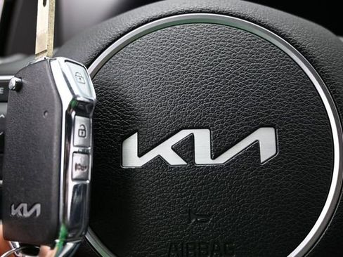 Used 2025 Kia Sportage LX AWD/4WD image 46