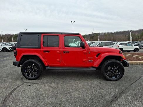 Used 2022 Jeep Wrangler Unlimited Sahara w/ Cold Weather Group AWD/4WD image 9