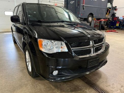 Certified 2020 Dodge Grand Caravan SXT FWD image 1