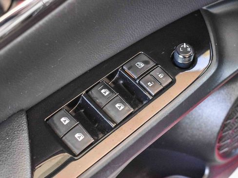 Used 2017 Toyota Prius Prime Premium image 17