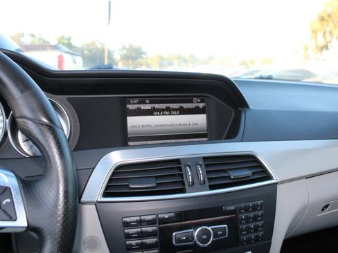 Used 2013 Mercedes-Benz C 250 Sedan image 15