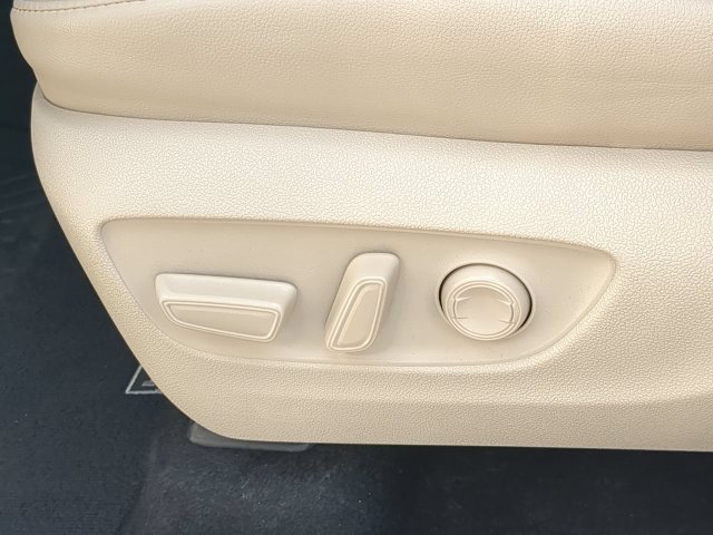 Used 2023 Toyota Highlander Limited FWD image 24