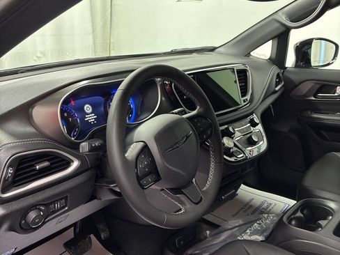New 2026 Chrysler Pacifica Select w/ S Appearance Package AWD/4WD image 11