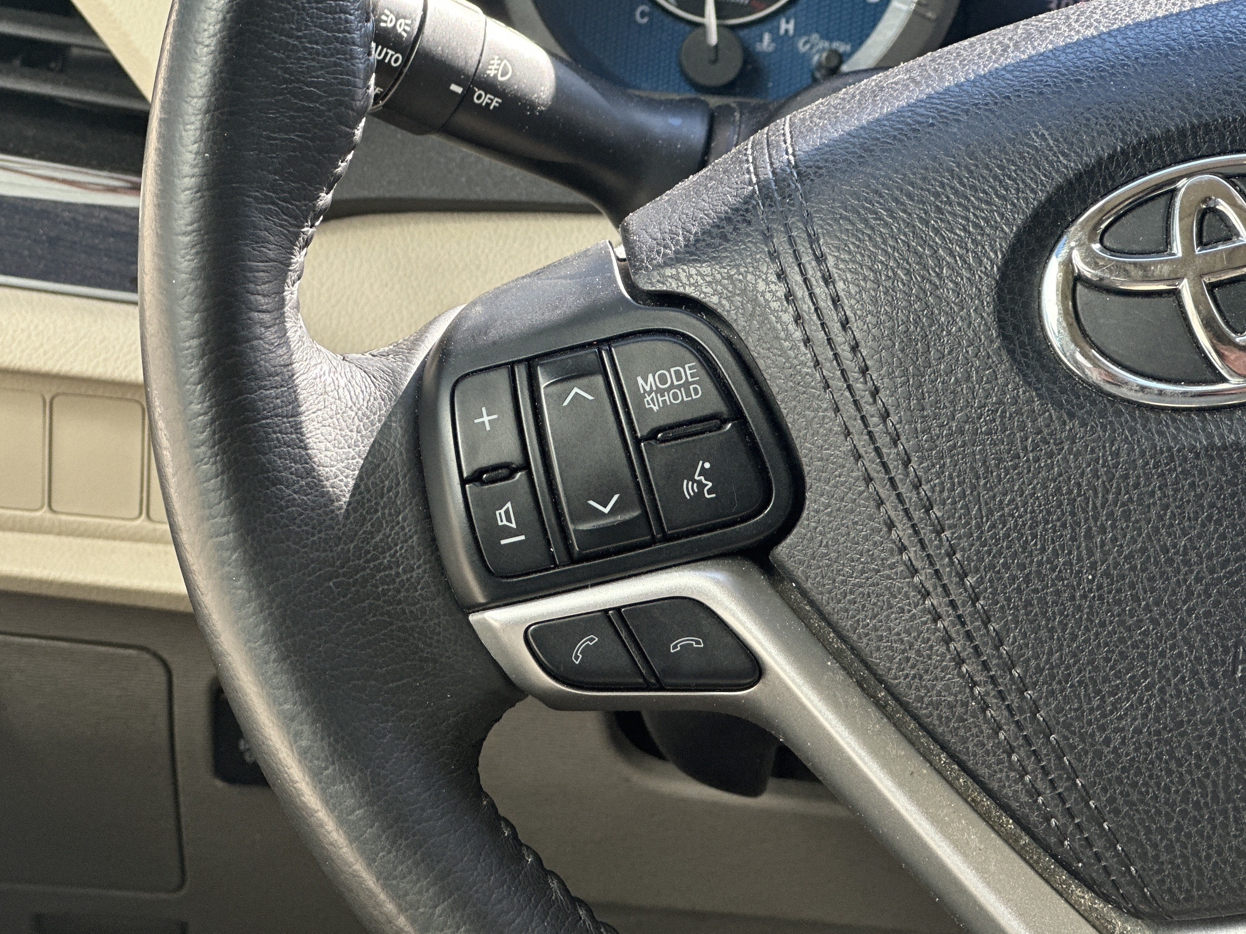 Used 2018 Toyota Sienna XLE w/ XLE Navigation Package FWD image 18