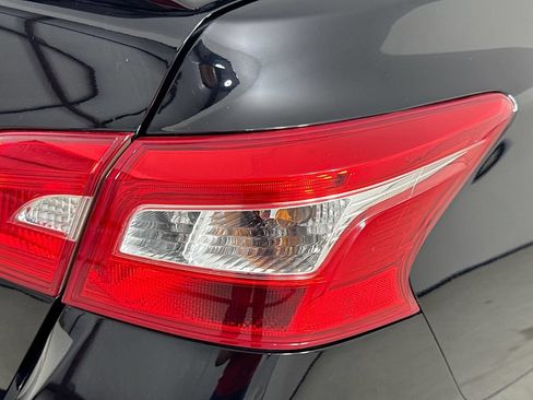 Used 2019 Nissan Sentra S FWD image 30
