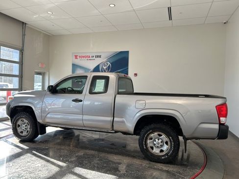 Used 2016 Toyota Tacoma SR image 4