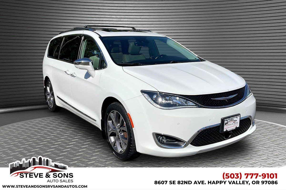 Used 2017 Chrysler Pacifica Limited w/ UConnect Theater Package FWD image 1