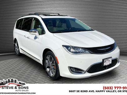 Used 2017 Chrysler Pacifica Limited w/ UConnect Theater Package