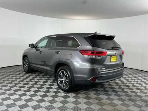 Used 2017 Toyota Highlander Plus AWD/4WD image 7