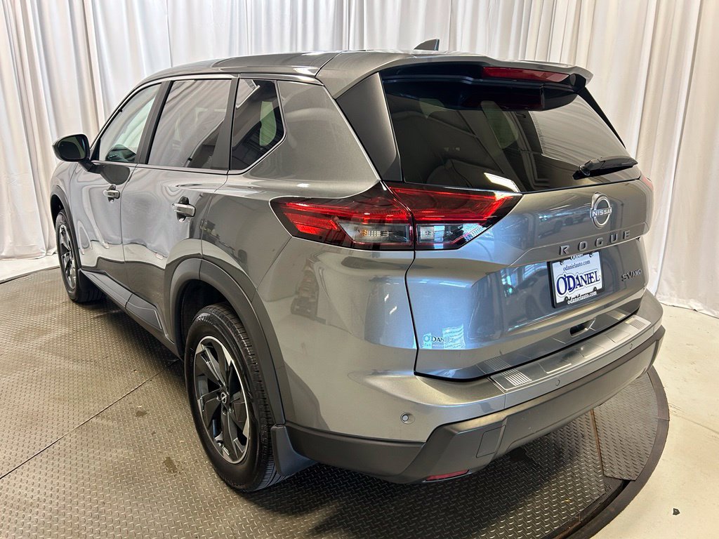 Used 2024 Nissan Rogue SV AWD/4WD image 3